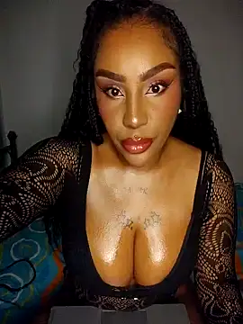 Snapshot of Queen_Amara chatting on May 2026 03:44:01 AM Queen Amara online show from May 2026 03:44:01 AM