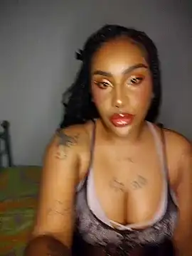 Snapshot of Queen_Amara chatting on May 2026 03:45:02 AM Queen Amara online show from May 2026 03:45:02 AM