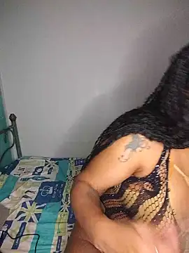 Snapshot of Queen_Amara chatting on May 2026 03:57:01 AM Queen Amara online show from May 2026 03:57:01 AM