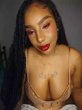 Snapshot of Queen_Amara chatting on May 2026 04:06:01 AM Queen Amara online show from May 2026 04:06:01 AM