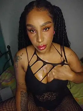 Snapshot of Queen_Amara chatting on May 2026 04:07:01 AM Queen Amara online show from May 2026 04:07:01 AM