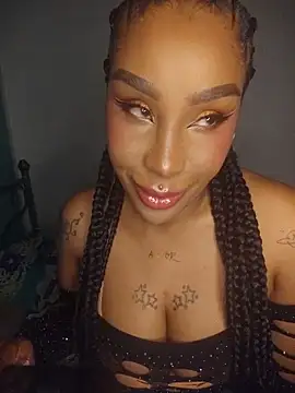 Snapshot of Queen_Amara chatting on May 2026 04:31:02 AM Queen Amara online show from May 2026 04:31:02 AM