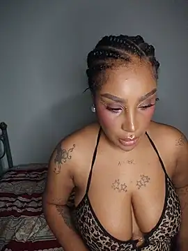 Snapshot of Queen_Amara chatting on July 2026 04:28:02 AM Queen Amara online show from July 2026 04:28:02 AM
