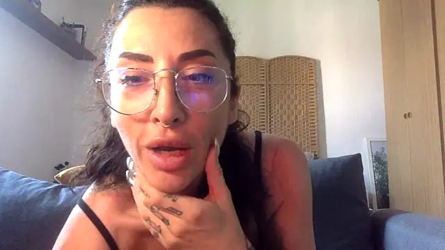 nikkaanderic online show from May 2026 02:01:02 PM