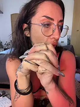 nikkaanderic online show from May 2026 03:52:02 PM