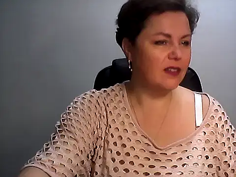 Snapshot of EllaLove2277 chatting on October 2025 06:21:01 PM EllaLove2277 online show from October 2025 06:21:01 PM