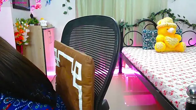 WildDimpi 0 online show from October 2025 06:40:02 PM