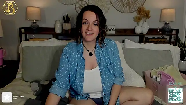 Snapshot of BigBoobsMcGee chatting on February 2026 01:18:02 AM BigBoobsMcGee online show from February 2026 01:18:02 AM