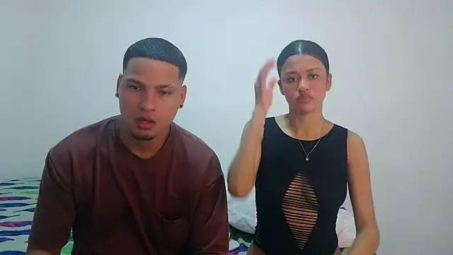 Snapshot of Sexy777Couple chatting on September 2025 01:45:01 PM Sexy777Couple online show from September 2025 01:45:01 PM