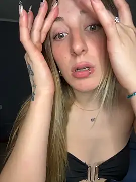 Snapshot of Sashailardi chatting on October 2025 05:16:02 AM Sashailardi online show from October 2025 05:16:02 AM