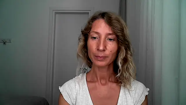 Snapshot of Paevoa chatting on September 2025 08:27:01 AM Paevoa online show from September 2025 08:27:01 AM