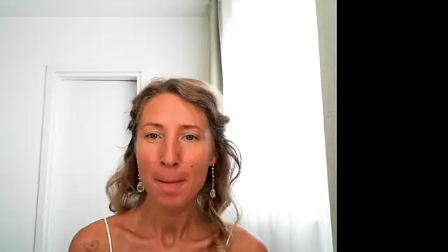 Snapshot of Paevoa chatting on September 2025 06:39:02 AM Paevoa online show from September 2025 06:39:02 AM