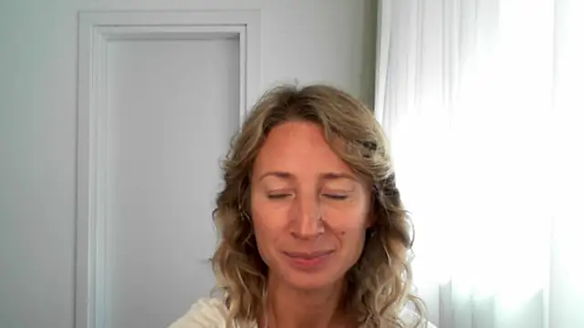 Snapshot of Paevoa chatting on November 2025 09:52:01 AM Paevoa online show from November 2025 09:52:01 AM