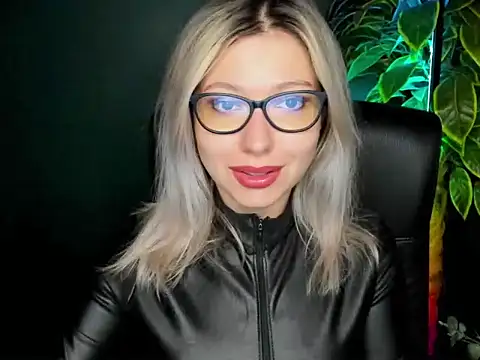 Snapshot of loveHeidi chatting on September 2025 04:23:02 AM loveHeidi online show from September 2025 04:23:02 AM