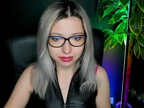 Snapshot of loveHeidi chatting on September 2025 04:46:02 AM loveHeidi online show from September 2025 04:46:02 AM