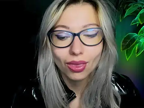 Snapshot of loveHeidi chatting on September 2025 06:38:01 AM loveHeidi online show from September 2025 06:38:01 AM