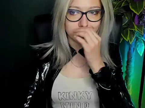 Snapshot of loveHeidi chatting on September 2025 06:18:01 AM loveHeidi online show from September 2025 06:18:01 AM