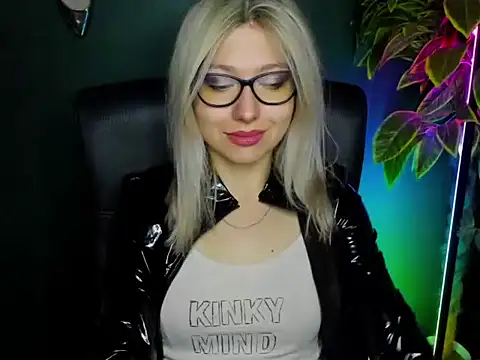 Snapshot of loveHeidi chatting on October 2025 04:29:01 AM loveHeidi online show from October 2025 04:29:01 AM