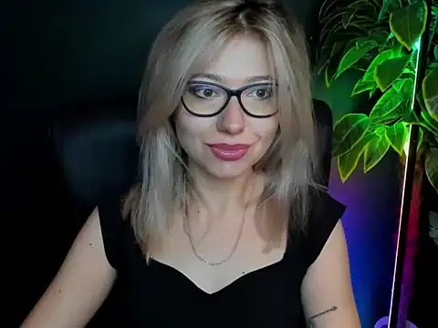 Snapshot of loveHeidi chatting on October 2025 04:20:02 AM loveHeidi online show from October 2025 04:20:02 AM