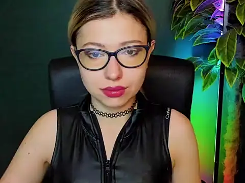 loveHeidi online show from December 2025 05:39:02 AM