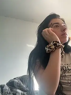 Snapshot of aurora28 chatting on October 2025 09:40:01 AM aurora28 online show from October 2025 09:40:01 AM