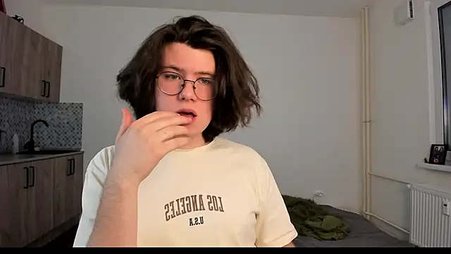 Snapshot of Derek_Shameless chatting on February 2026 03:06:01 PM Derek Shameless online show from February 2026 03:06:01 PM