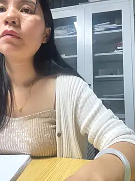 Snapshot of xiaonan- chatting on October 2025 09:02:01 AM xiaonan- online show from October 2025 09:02:01 AM