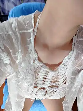 Snapshot of LadyMaiMai chatting on November 2025 07:00:02 AM LadyMaiMai online show from November 2025 07:00:02 AM