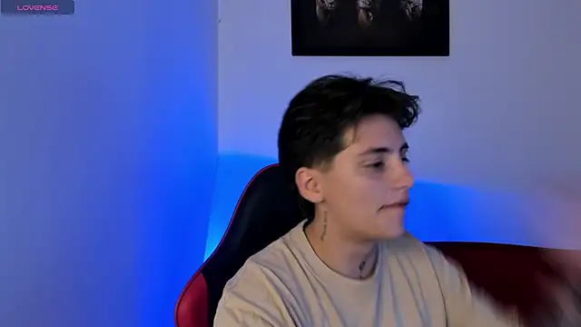 Snapshot of PeytonBox chatting on September 2025 11:32:01 AM PeytonBox online show from September 2025 11:32:01 AM