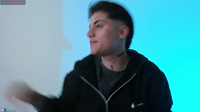 Snapshot of PeytonBox chatting on September 2025 11:12:02 AM PeytonBox online show from September 2025 11:12:02 AM