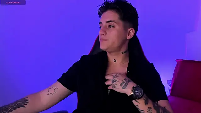 Snapshot of PeytonBox chatting on September 2025 11:24:02 AM PeytonBox online show from September 2025 11:24:02 AM