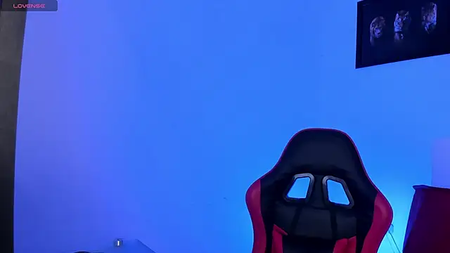 Snapshot of PeytonBox chatting on September 2025 11:36:01 AM PeytonBox online show from September 2025 11:36:01 AM