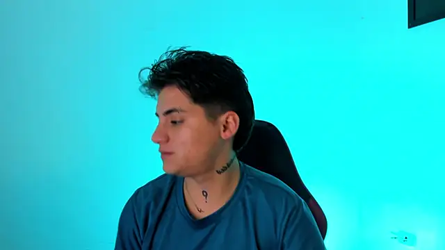 Snapshot of PeytonBox chatting on October 2025 12:56:02 PM PeytonBox online show from October 2025 12:56:02 PM