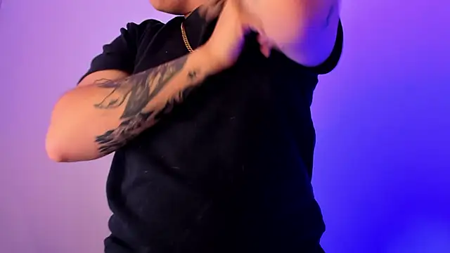 Snapshot of PeytonBox chatting on October 2025 12:46:01 PM PeytonBox online show from October 2025 12:46:01 PM