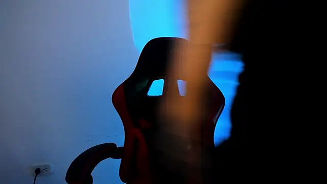 Snapshot of PeytonBox chatting on October 2025 12:14:01 PM PeytonBox online show from October 2025 12:14:01 PM