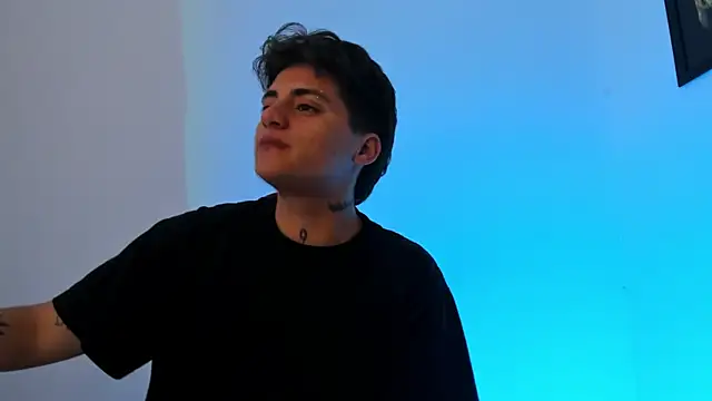 Snapshot of PeytonBox chatting on October 2025 12:15:01 PM PeytonBox online show from October 2025 12:15:01 PM