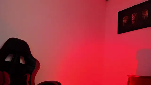 Snapshot of PeytonBox chatting on October 2025 11:27:02 PM PeytonBox online show from October 2025 11:27:02 PM