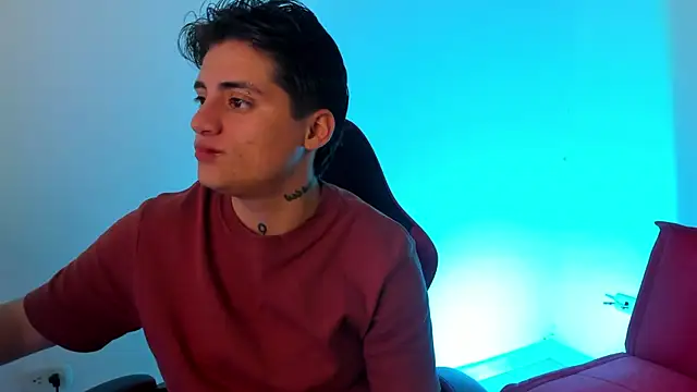 Snapshot of PeytonBox chatting on October 2025 12:06:01 PM PeytonBox online show from October 2025 12:06:01 PM