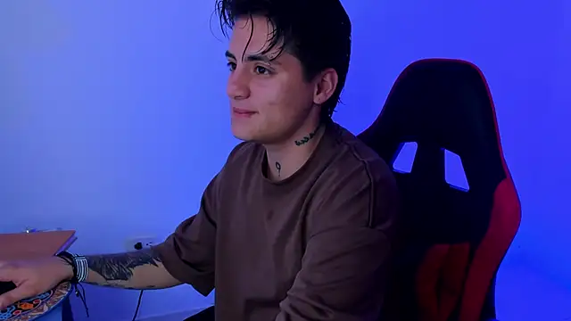 Snapshot of PeytonBox chatting on October 2025 12:28:02 PM PeytonBox online show from October 2025 12:28:02 PM