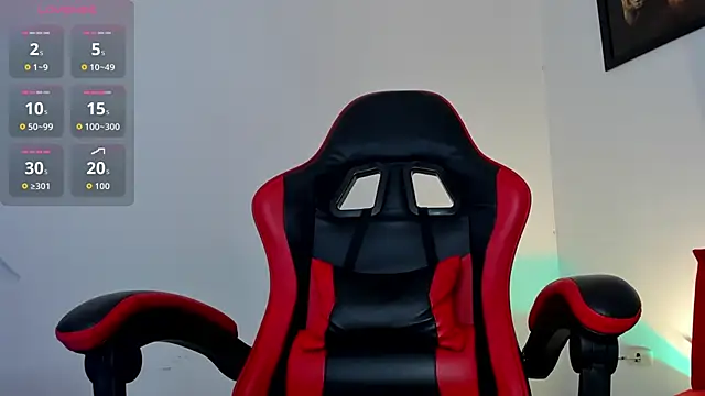 Snapshot of PeytonBox chatting on October 2025 11:32:02 AM PeytonBox online show from October 2025 11:32:02 AM