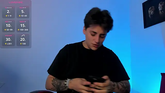 Snapshot of PeytonBox chatting on October 2025 01:34:02 PM PeytonBox online show from October 2025 01:34:02 PM