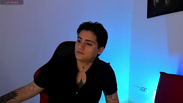 Snapshot of PeytonBox chatting on October 2025 11:54:02 AM PeytonBox online show from October 2025 11:54:02 AM