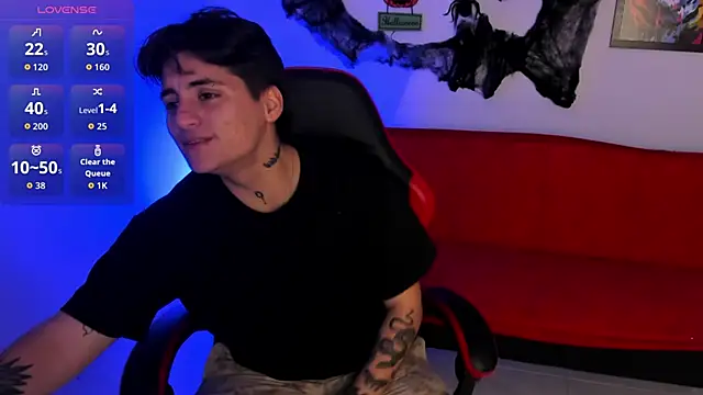 Snapshot of PeytonBox chatting on October 2025 11:42:01 AM PeytonBox online show from October 2025 11:42:01 AM