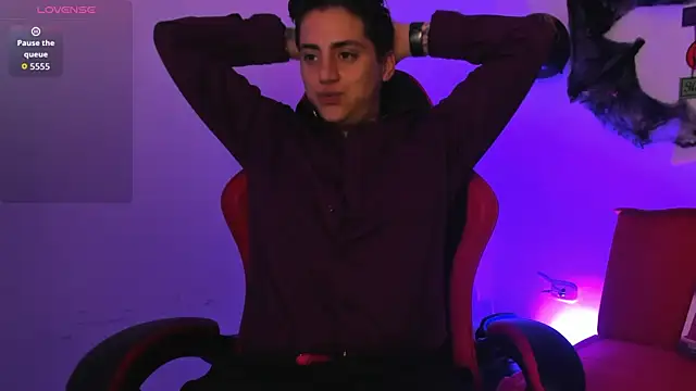 Snapshot of PeytonBox chatting on October 2025 11:29:01 AM PeytonBox online show from October 2025 11:29:01 AM