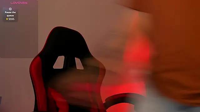 Snapshot of PeytonBox chatting on October 2025 12:19:02 PM PeytonBox online show from October 2025 12:19:02 PM