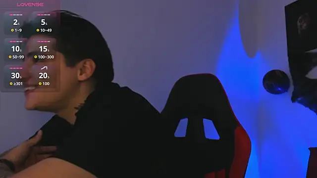 Snapshot of PeytonBox chatting on October 2025 12:07:02 PM PeytonBox online show from October 2025 12:07:02 PM