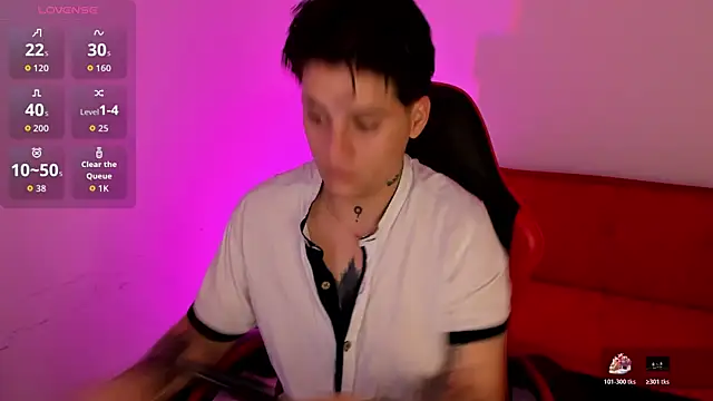 Snapshot of PeytonBox chatting on November 2025 11:32:01 AM PeytonBox online show from November 2025 11:32:01 AM