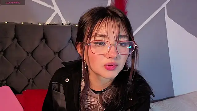 Emily Caprile online show from September 2025 01:11:01 AM