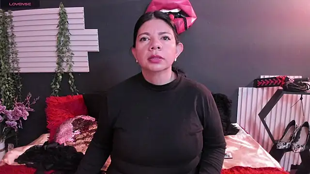 kinky momm online show from July 2026 03:40:01 PM
