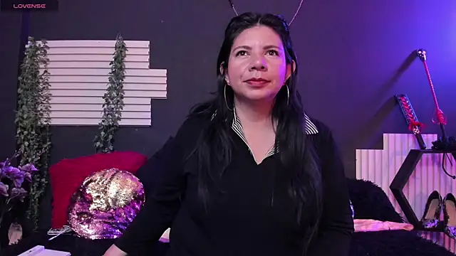 kinky momm online show from July 2026 03:39:02 PM